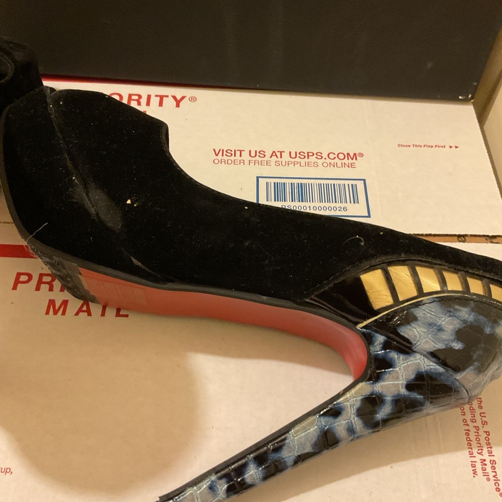 Black Velvet Peep-Toe High Heels with Gold Accent - Picture 5 of 7